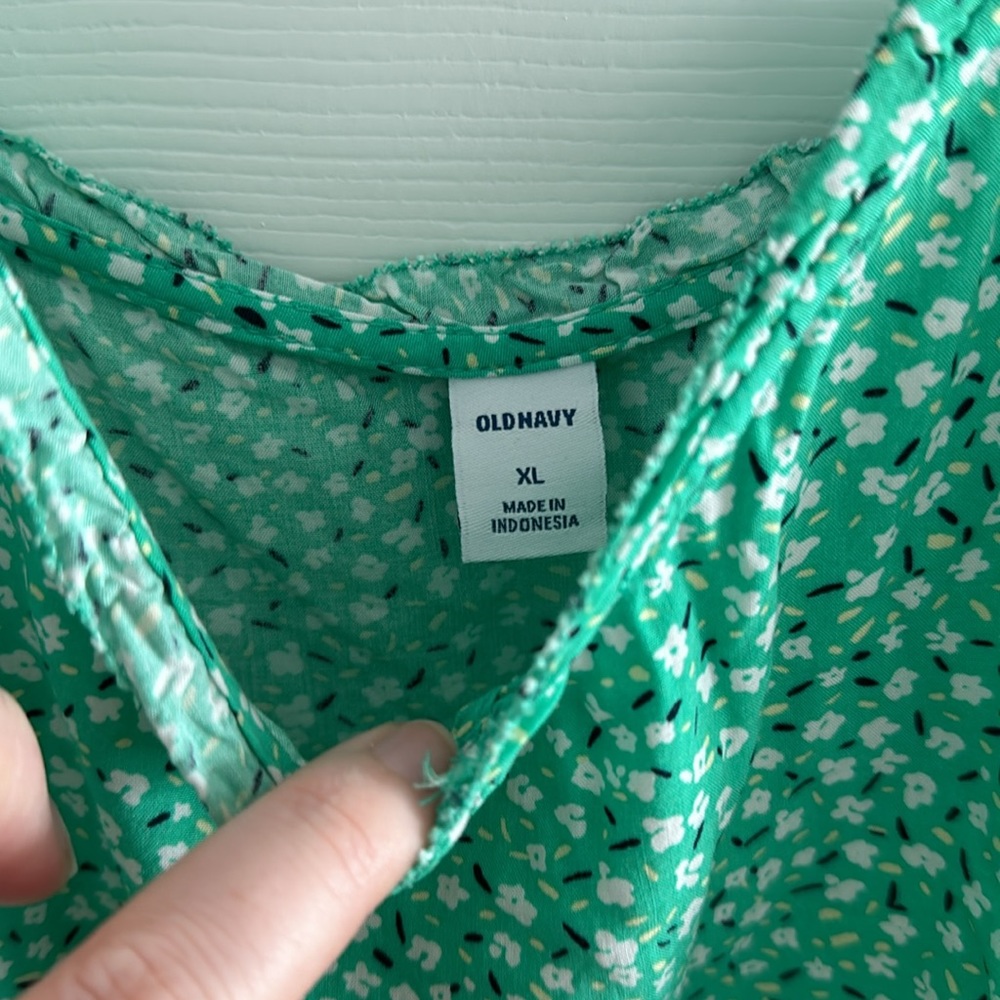 Green floral tank top,adjustable straps, old navy size xl, green black yellow - Picture 3 of 6